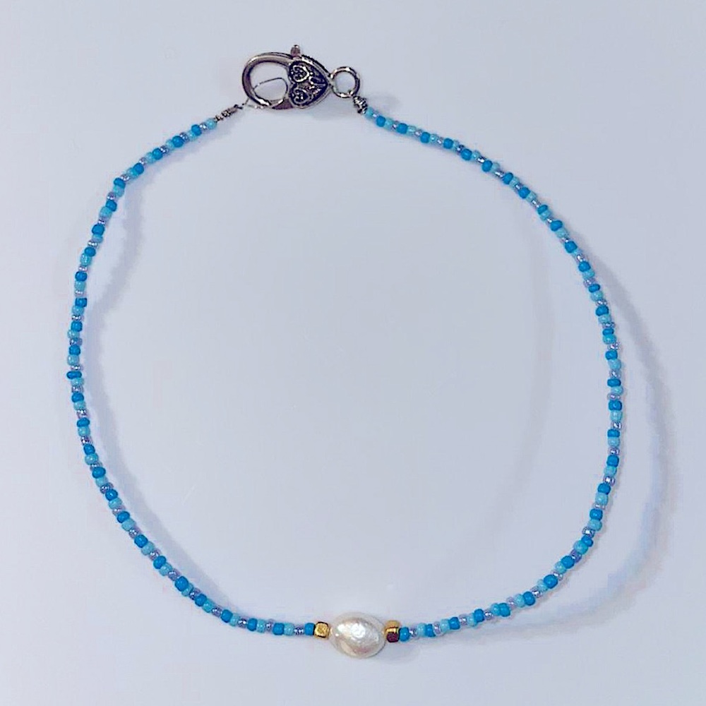 Blue beaded choker necklace w/ natural freshwater pearl